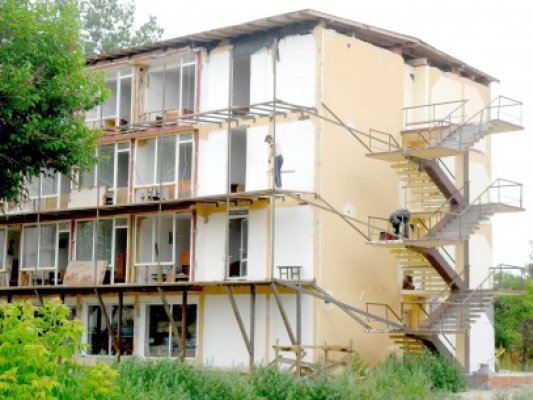 Bosânceanu s-a apucat să-şi ridice la loc hotelul demolat din Mamaia